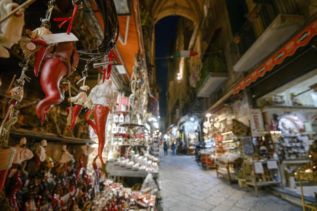 Grande & Caratteristico Dietro La Cattedrale Nápoly Kültér fotó